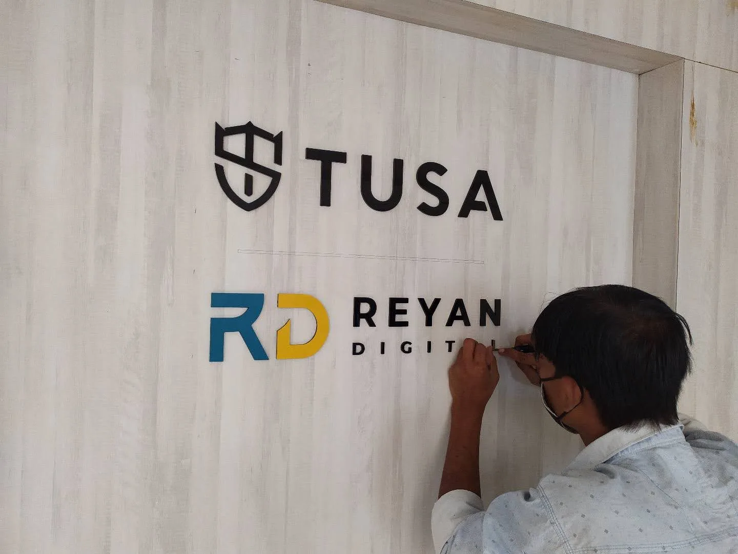 Custom Sign Board Manufacturers